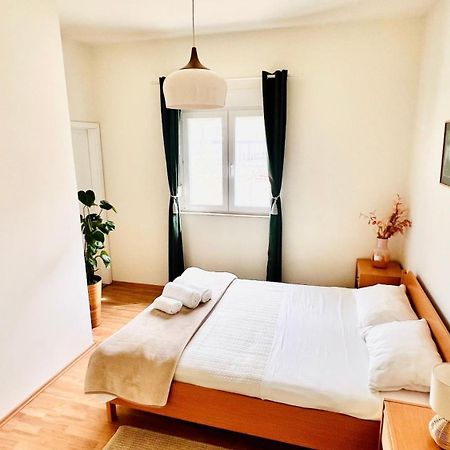 שיבניק Luxury Beach Apartment W Sunset Sea Views מראה חיצוני תמונה
