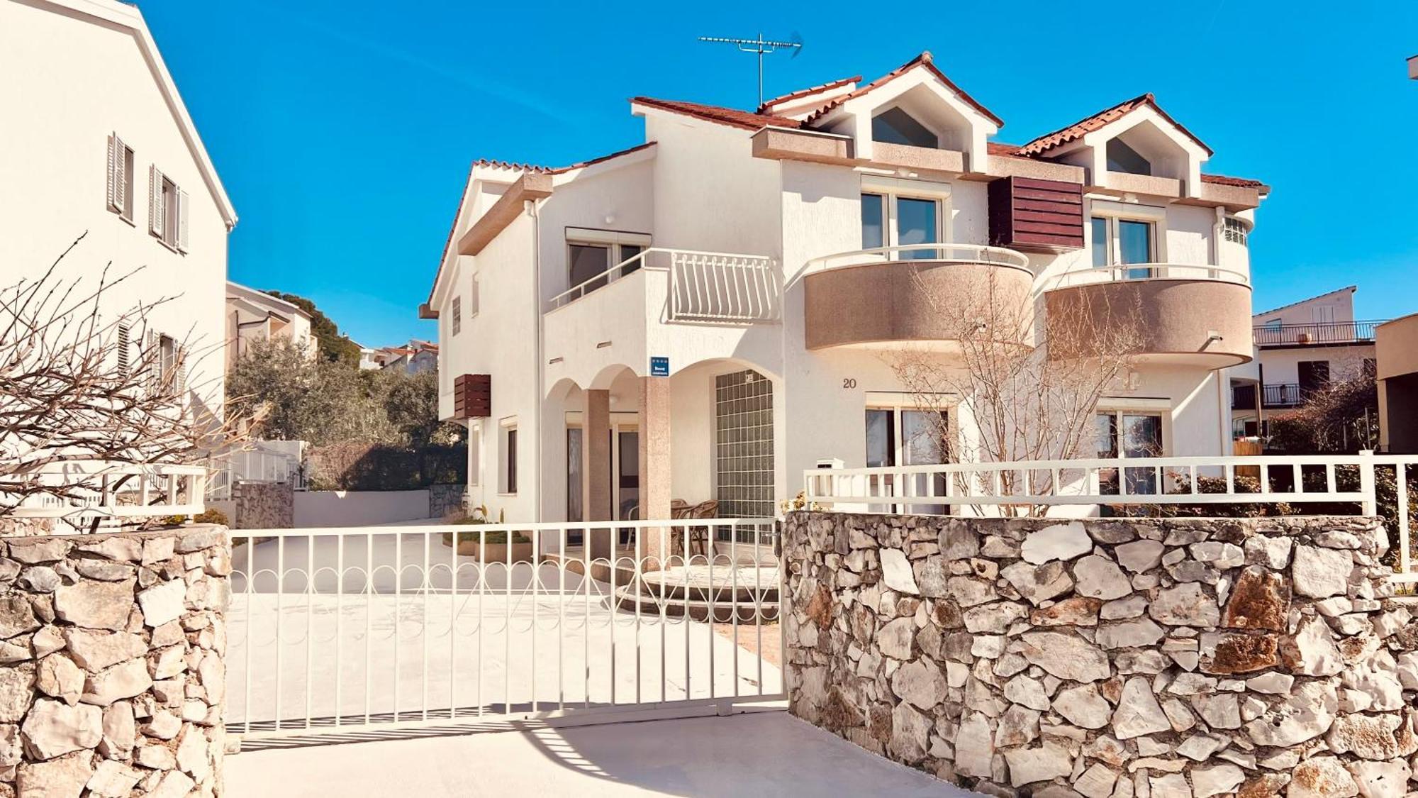 שיבניק Luxury Beach Apartment W Sunset Sea Views מראה חיצוני תמונה