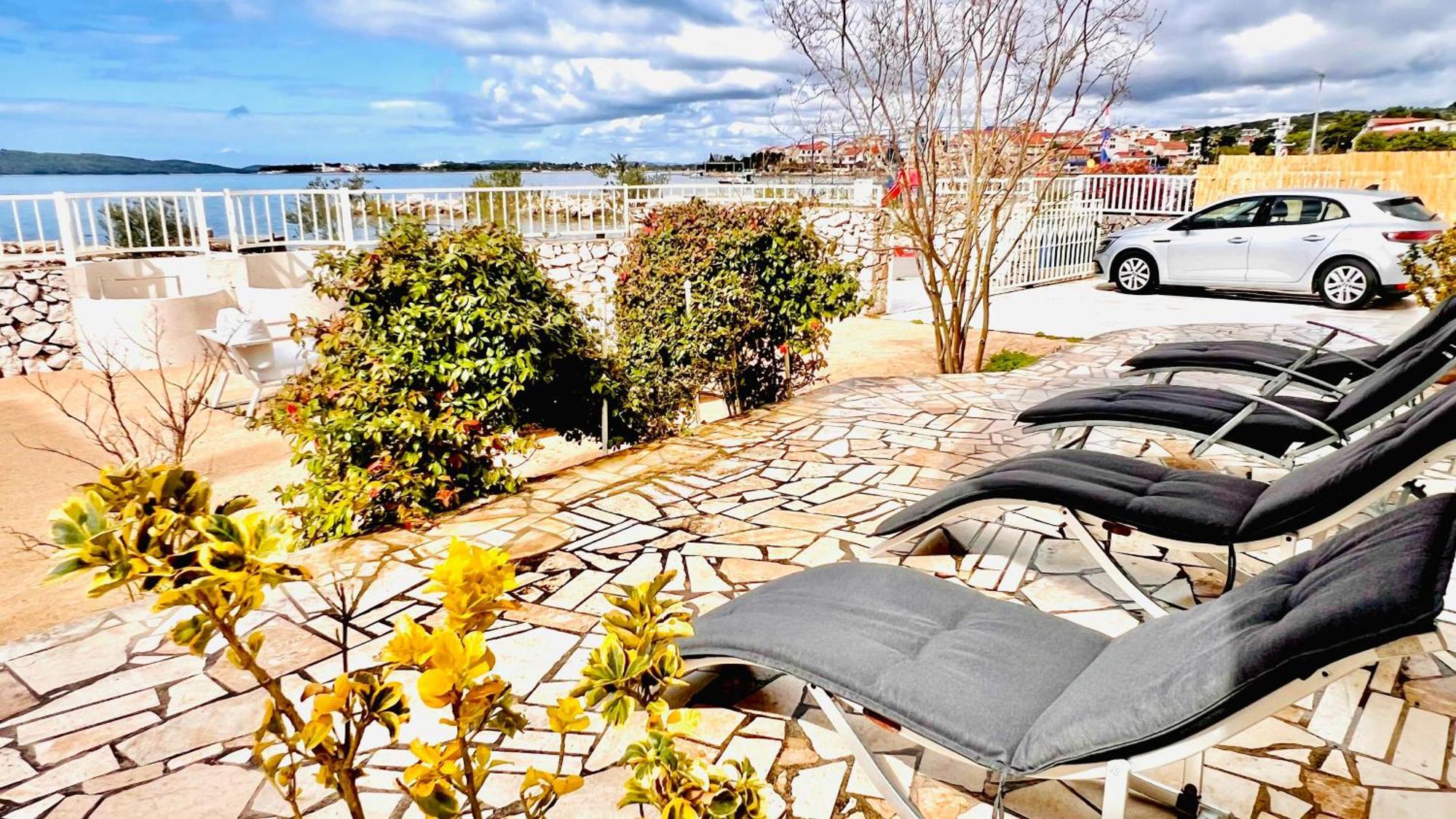 שיבניק Luxury Beach Apartment W Sunset Sea Views מראה חיצוני תמונה